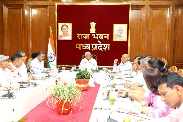 सिकल सेल औषधियां विशेष पिछड़ी जनजातीय क्षेत्रों की मोबाइल मेडिकल यूनिट में उपलब्ध हो : राज्यपाल श्री पटेल